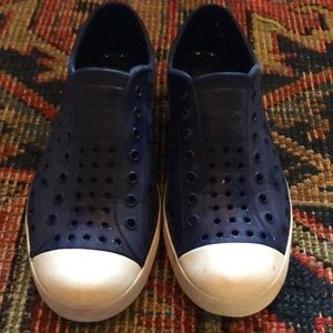 Native Jefferson Big Kid, Regatta Blue, Size 3.5